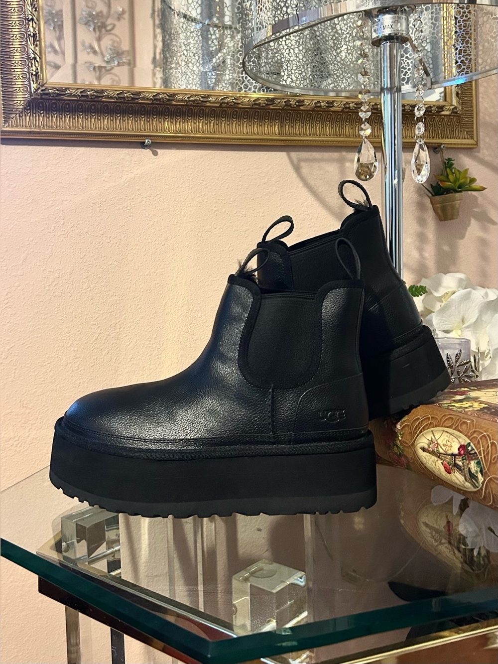 UGG Neumel Platform Chelsea Fur Boots Black Leather Size 9